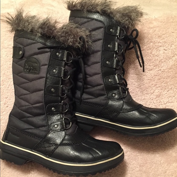 Sorel Shoes - Sorel Tofino Boots